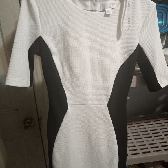Bisou Bisou Women's dress size  4 ,  white with black stripe - Picture 3 of 6